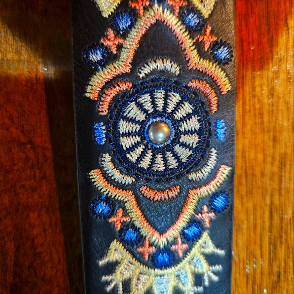 Women's Faux Leather Belt.... - Picture 4 of 6